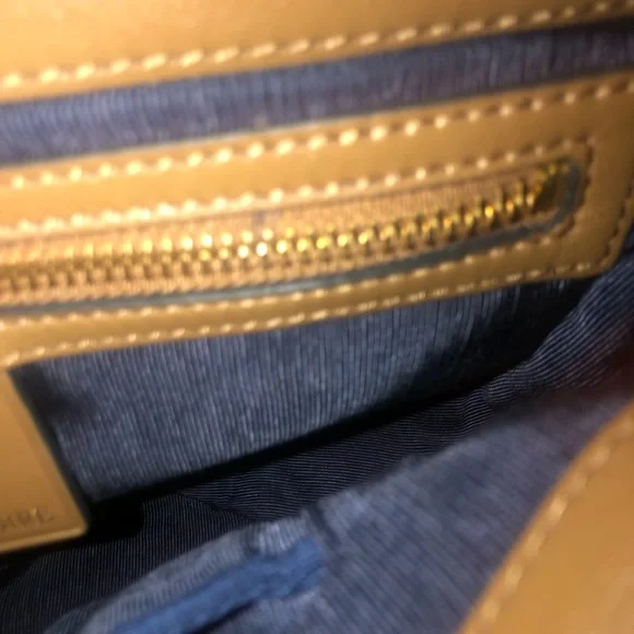 Pour La Victoire Leather Shoulder Bag - Picture 12 of 12